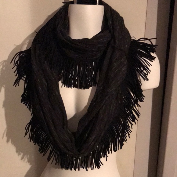 Vintage Accessories - Beautiful wraparound scarf with leather fringes